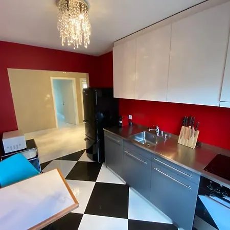 Fancy 1 Bedroom Flat In The Center شقة *